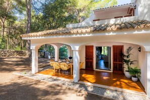 تناول الطعام بالخارج