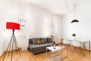 TV - Penthouse “La Torre de Menacho” Near the Beach with Rooftop Terrace and Sea Views (Cadiz)