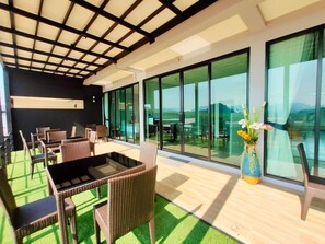 Frühstück, Mittagessen, Abendessen, lokale Küche 