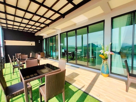 Breakfast, lunch, dinner served; local cuisine