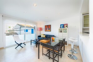 Interior - Piso Claudia Beach Apartment with Terrace, Wi-Fi and Air Conditioning (Port de Pollença)