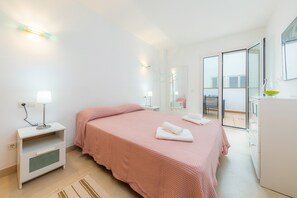 2 makuuhuonetta, silitysrauta/-lauta, ilmainen Wi-Fi, vuodevaatteet