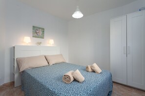 2 chambres, fer et planche à repasser, Wi-Fi gratuit, draps fournis