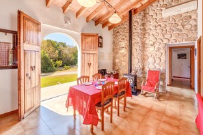 Dining - Country House 'Sa Pova' with Mountain View, Wi-Fi and Air Conditioning (Alcúdia)
