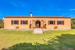 Exterior - Country House 'Sa Pova' with Mountain View, Wi-Fi and Air Conditioning (Alcúdia)