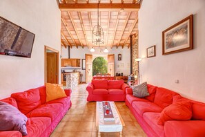 Una televisión, un reproductor estéreo