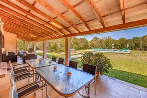 Outdoor dining - Country House 'Sa Pova' with Mountain View, Wi-Fi and Air Conditioning (Alcúdia)
