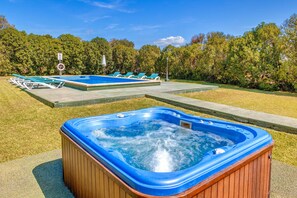 Bañera de hidromasaje al aire libre