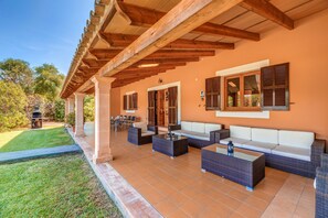 Terrace/patio - Country House 'Sa Pova' with Mountain View, Wi-Fi and Air Conditioning (Alcúdia)