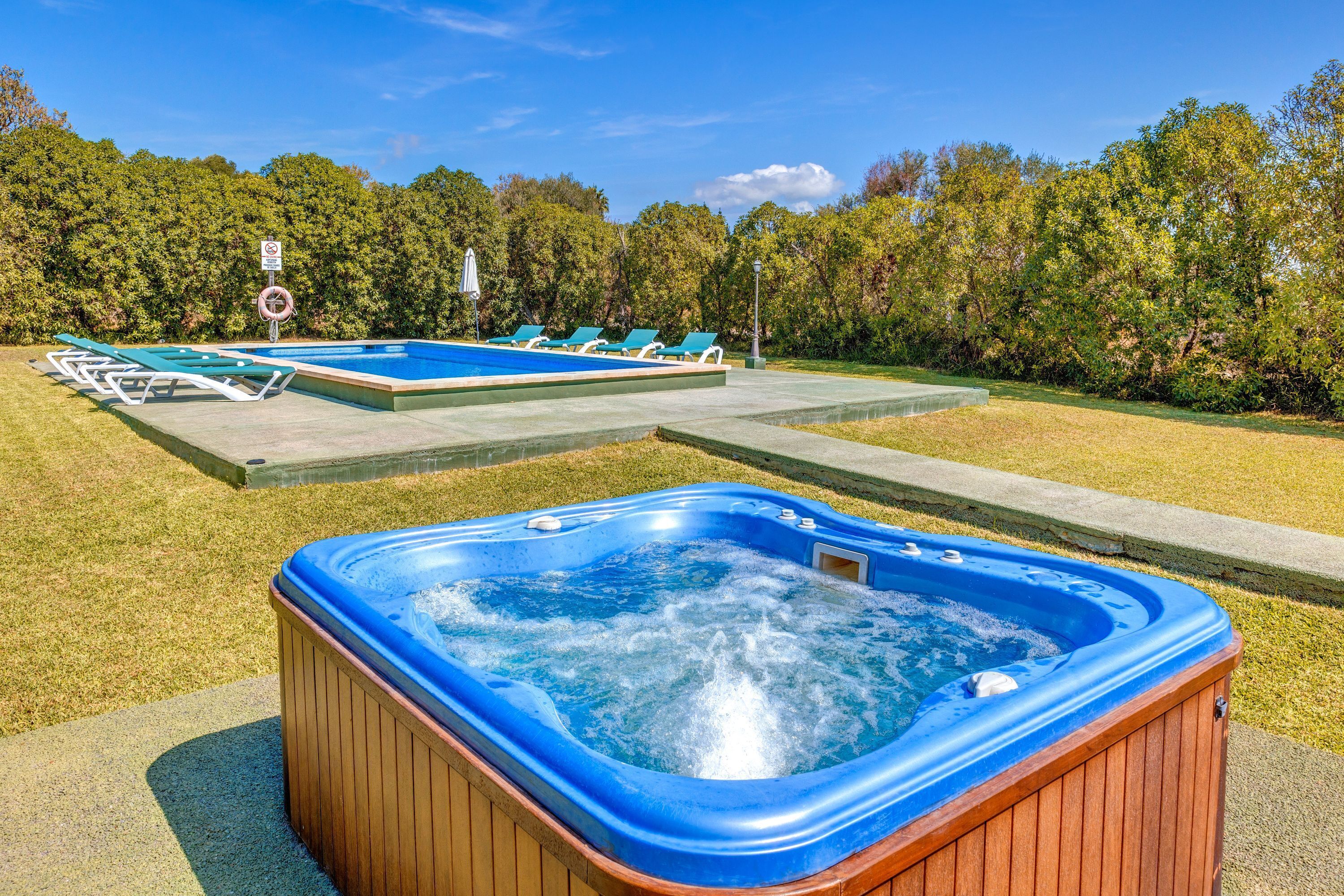 Bañera de hidromasaje al aire libre