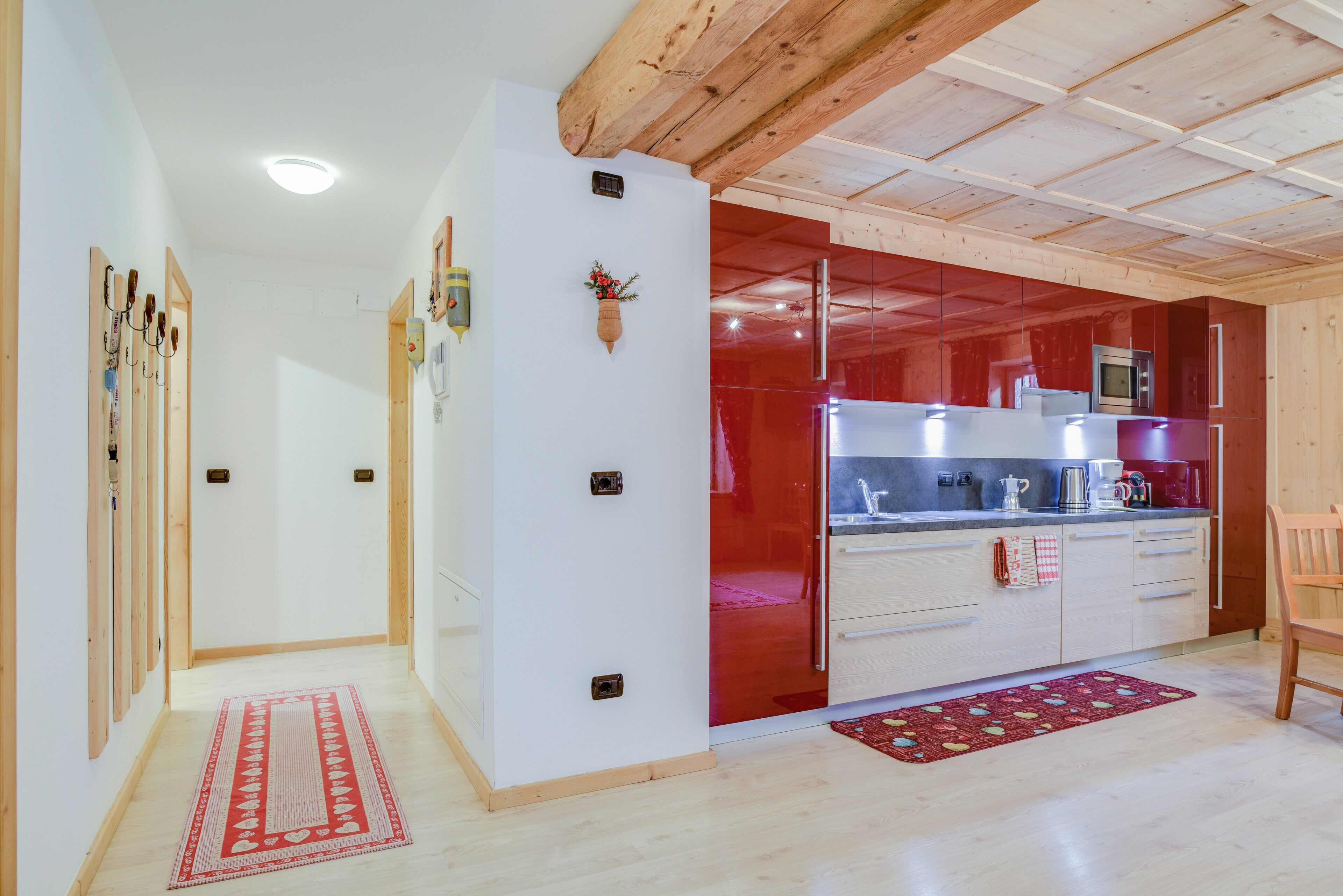 Frigorifero, microonde, piano cottura, lavastoviglie