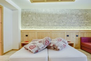 2 chambres, fer et planche à repasser, Wi-Fi gratuit, draps fournis