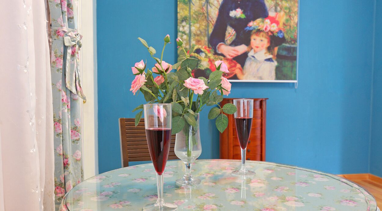 Huone (Hamburg) | Ruokailu omassa huoneessa