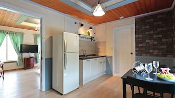 Zimmer (Munchen) | Eigene Kochnische | Kühlschrank, Mikrowelle, Herdplatte, Reiskocher