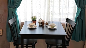 Room (Potsdam) | In-room dining