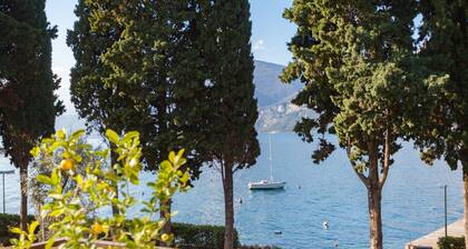 Appartement de vacances "Randa" au bord du lac avec balcon, terrasse et vue imprenable