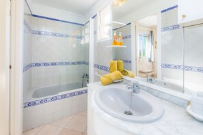 Bathtub, hair dryer, towels