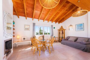 TV, fireplace, ping pong - Air-Conditioned House "Santa María" with Mountain View, Pool, Garden and Wi-Fi (Artá)