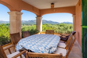 屋外ダイニングエリア