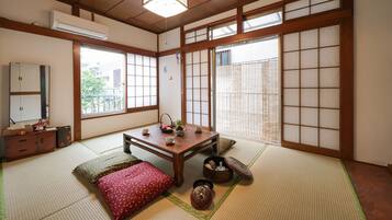 Private Vacation Home | Living room | Toys