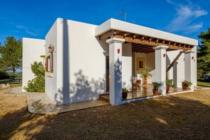 Exterior - Villa with Fantastic Sea View, Pool, Terrace, Wi-Fi. (SANT JOSEP DE SA TALAIA)