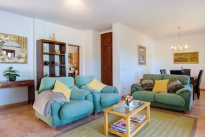 DVD-soitin, pöytätennispöytä, stereot