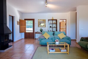 DVD-soitin, pöytätennispöytä, stereot