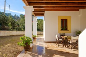 تناول الطعام بالخارج