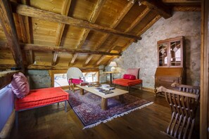 Interior - Cosy Holiday Home "La Pita" with Mountain View, Balcony, Fireplace and Wi-Fi (La Valle Agordina)