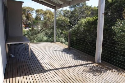 The Architects House - Architecturally designed home in a scrubland setting with native birdlife and a bush track to the beach