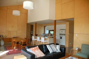 TV, DVD-spiller og stereoanlegg