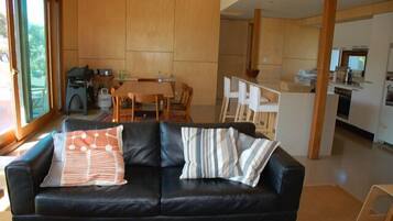 Fernseher, DVD-Player, Stereoanlage