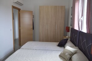 3 chambres, fer et planche à repasser, Wi-Fi gratuit, draps fournis