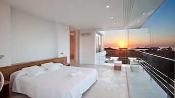 6 bedrooms, iron/ironing board, free WiFi, bed sheets
