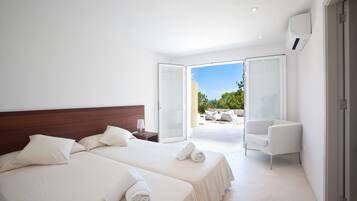 6 bedrooms, iron/ironing board, free WiFi, bed sheets