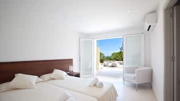 6 bedrooms, iron/ironing board, free WiFi, bed sheets