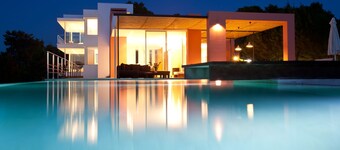 Modern Villa with Infinity Pool - Villa Es Calo