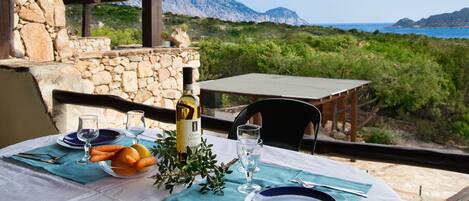 تناول الطعام بالخارج