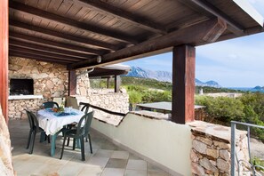 屋外ダイニングエリア