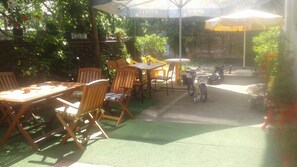 Terrace/patio - Gulnasi's Guesthouse (Batumi)