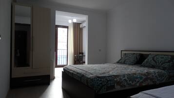 Standard Triple Room | Iron/ironing board, free WiFi, bed sheets