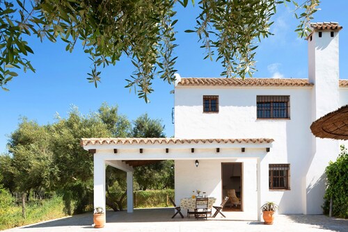 Modern Holiday Home "La Quinta de Maria Luisa 1" in Idyllic Location