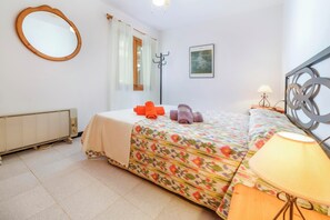 1 室のベッドルーム、アイロン / アイロン台、WiFi (無料)、ベッドシーツ