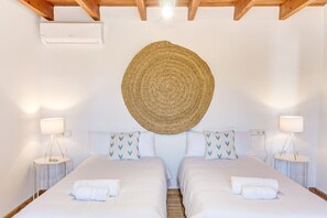 6 bedrooms, iron/ironing board, free WiFi, bed sheets