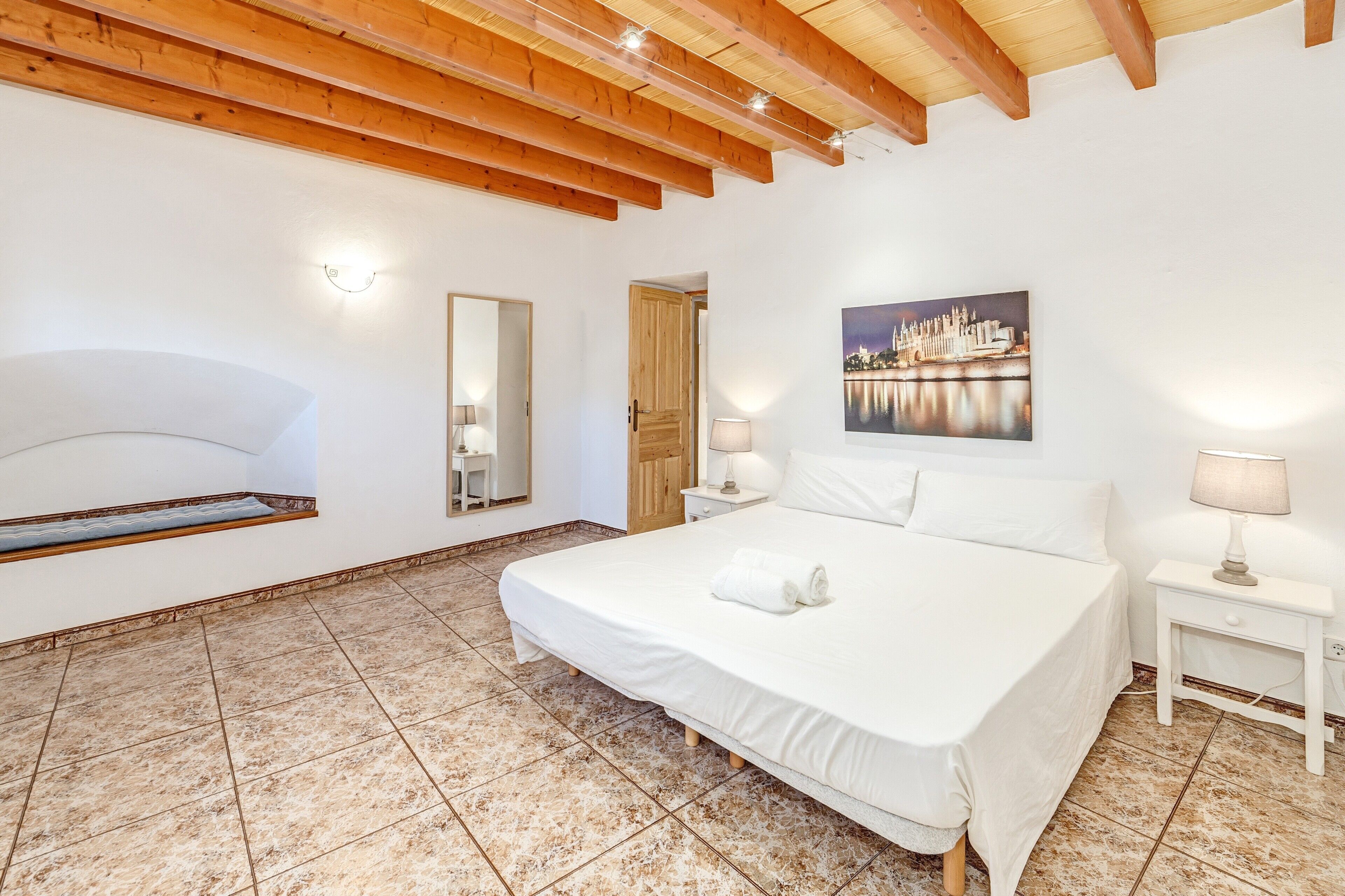 6 slaapkamers, een strijkplank/strijkijzer, gratis wifi, beddengoed