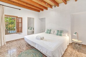6 bedrooms, iron/ironing board, free WiFi, bed sheets