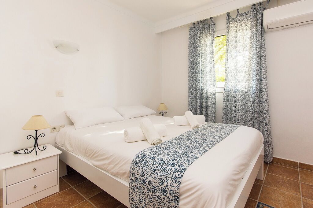 5 chambres, fer et planche à repasser, Wi-Fi gratuit, draps fournis