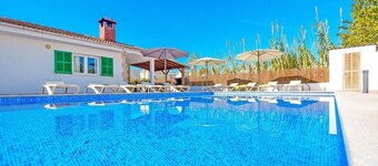 Villa Miquel, beautiful house with Pool near to the beach