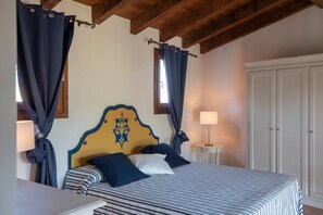 4 bedrooms, bed sheets