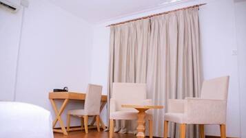 Standard Double Room | Living area